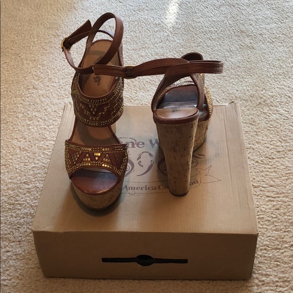 Shoe - Picture 4 of 10